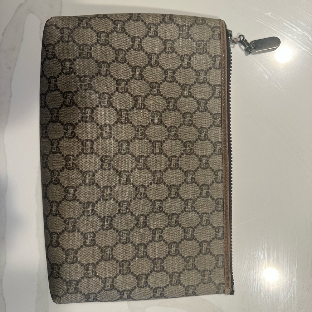 Authentic Gucci Brown Monogram clutch Bag - Picture 2 of 7
